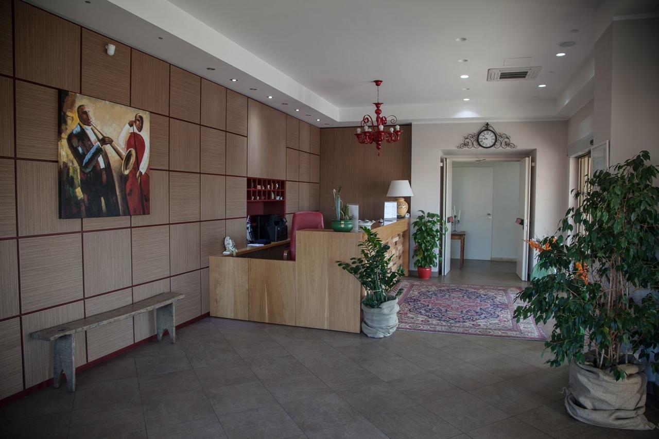 Giga Hotel Villa Santa Lucia Екстериор снимка