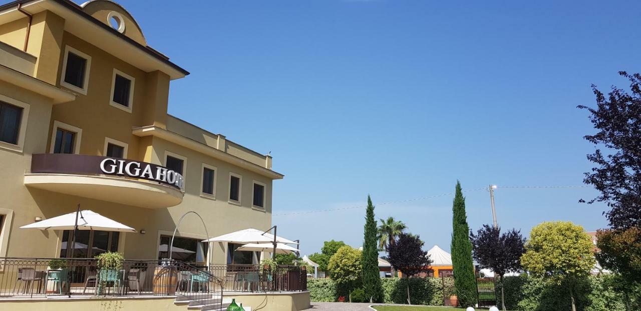 Giga Hotel Villa Santa Lucia Екстериор снимка